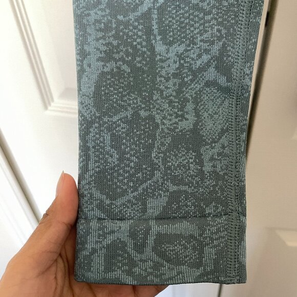 Adapt Animal Seamless Leggings - Iceberg Blue/Thunder Blue XS - Picture 13 of 13